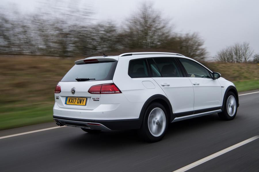  Volkswagen Golf Alltrack 2017 года  (UK) (фото 25 из 33)